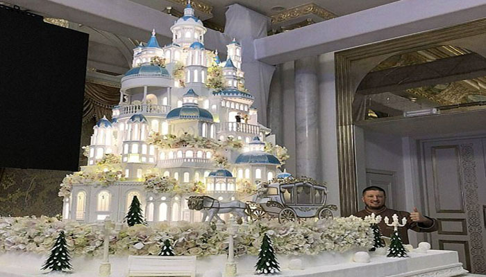 The World's Largest Wedding Cake