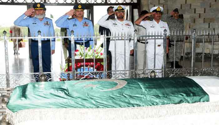 Air Chief Mujahid Khan visits Mazar-e-Quaid to pay homage to father of the nation
