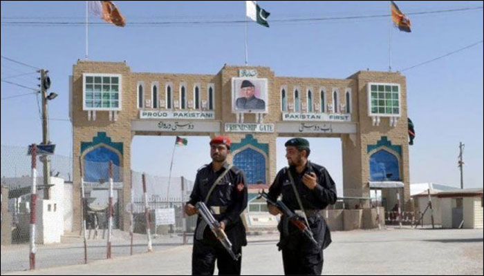 Pakistan hands over two Afghan soldiers back to Afghanistan