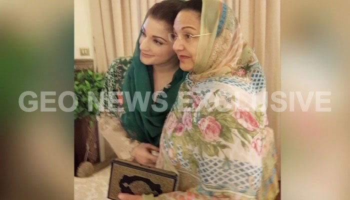 Maryam with her mother Kulsoom Nawaz before leaving for FJA.