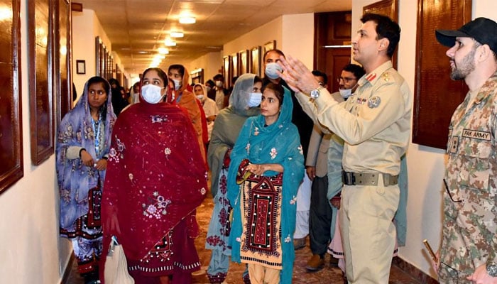 Army officials condole with families of martyred police officials