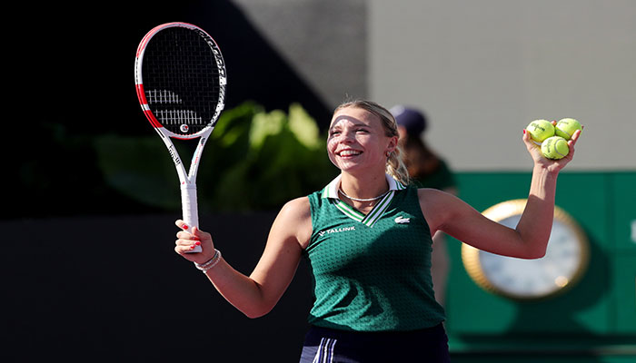 Kontaveit Crushes Pliskova To Advance At WTA Finals