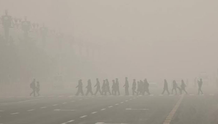 Smog chokes Delhi, Lahore residents: World’s worst capital for air quality shuts down schools