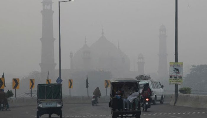 LHC wants 50pc attendance in offices due to smog