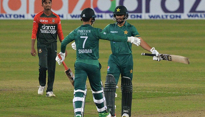 Pakistan overcome batting woes to win first T20I