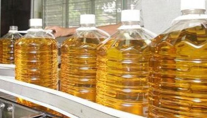 Govt mulls slashing pricey palm oil imports to make space for soybean