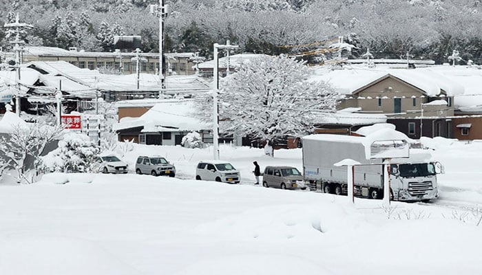 Heavy Snow Causes Travel Chaos In Japan 7230