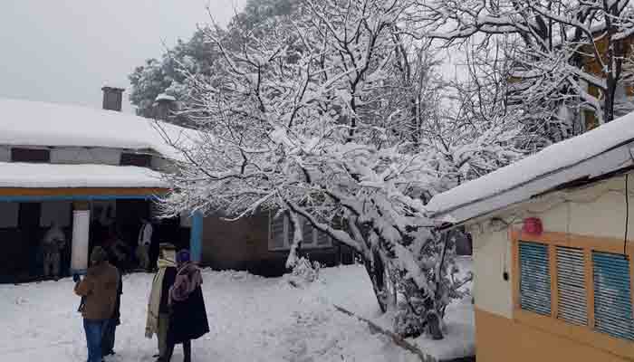 Tourists enjoying the first snowfall of 2021 in Murree. -Online