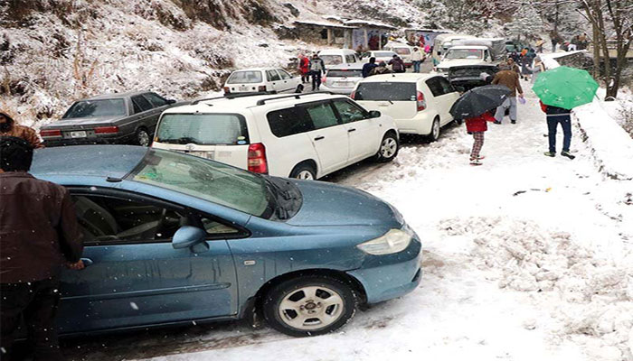 Massive traffic jam: Tourists heading to Murree, Galiyat stopped