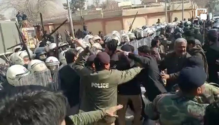 Police baton-charge protesting doctors in Quetta