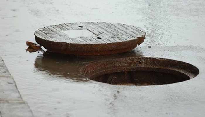 156 open manholes covered in Faisalabad