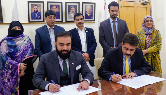 MoU signed to award KP’s best medical graduate $5,000 annually