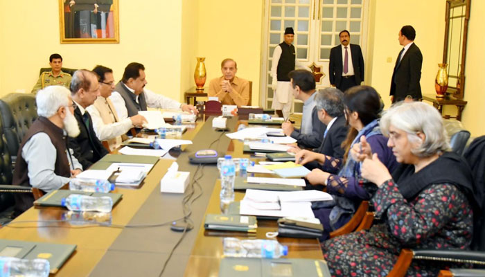 PM Shehbaz chairing a meeting to review production, available stock, procurement and stock of wheat on May 6, 2022. Photo: PID