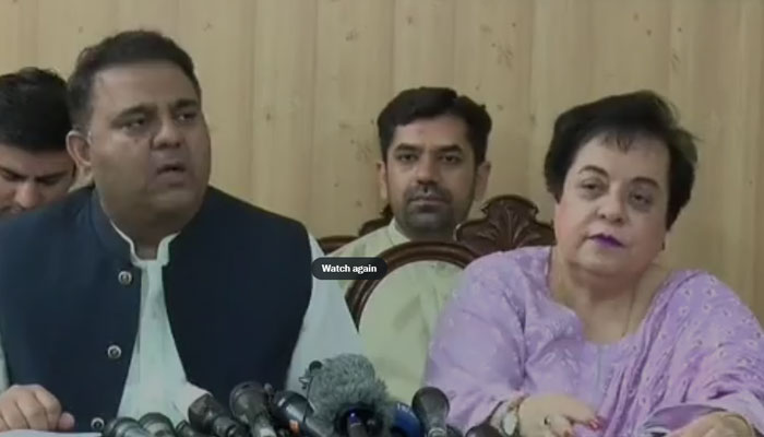 PTI leaders, Shireen Mazari and Fawad Chaudhry addressing a press conference in islamabad on July 4, 2022. Photo: Screengrab of a Twitter video.