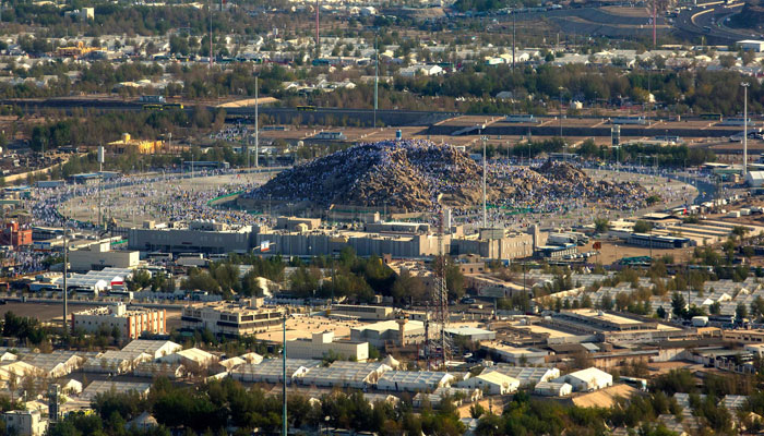 An aerial view shows Muslim pilgrims gathering atop Mount Arafat, also known as Jabal al-Rahma (Mount of Mercy), southeast of the holy city of Mecca, during the climax of the Hajj pilgrimage, on July 8, 2022. Photo: AFP