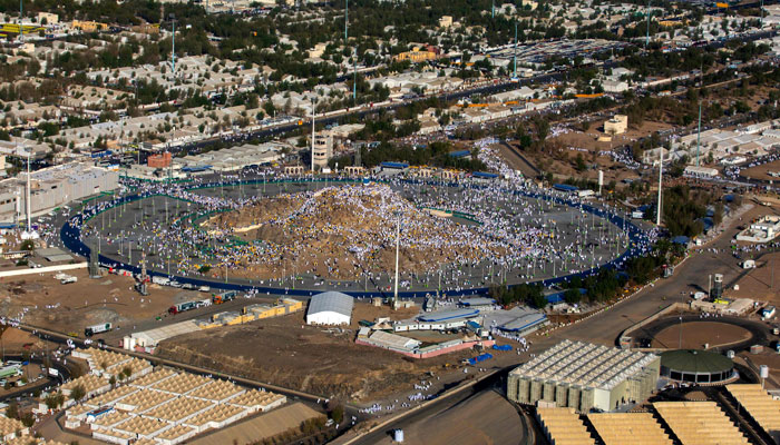 An aerial view shows Muslim pilgrims gathering atop Mount Arafat, also known as Jabal al-Rahma (Mount of Mercy), southeast of the holy city of Mecca, during the climax of the Hajj pilgrimage, on July 8, 2022. Photo: AFP