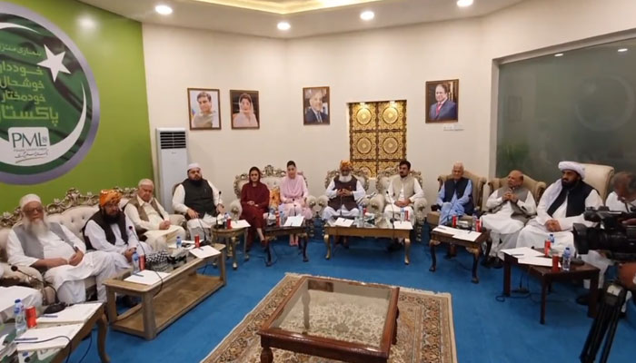 PDM chief Fazlur Rehman chairing the meeting attended by Nawaz Sharif, Shehbaz Sharif, Maryam Nawaz and others in Islamabad on July 28, 2022. Photo: Screengrab of a Twitter video.