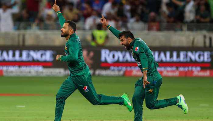 Pakistans Mohammad Nawaz (R) celebrates after dismissing India´s Virat Kohli (not pictured) during the Asia Cup Twenty20 international cricket Group A match between India and Pakistan at the Dubai International Cricket Stadium in Dubai on August 28, 2022. -AFP