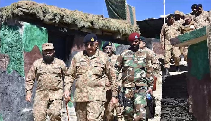 COAS General Qamar Javed Bajwa during LOC visit. — Screen grab video/ Radio Pakistan