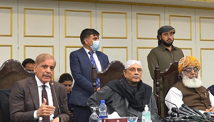 (Left to right) Prime Minister Shahbaz Sharif, PPP Co-chairman Asif Ali Zardari, and JUI-F chief Maulana Fazlur Rehman hold a press conference in Islamabad, on March 8, 2022. — AFP