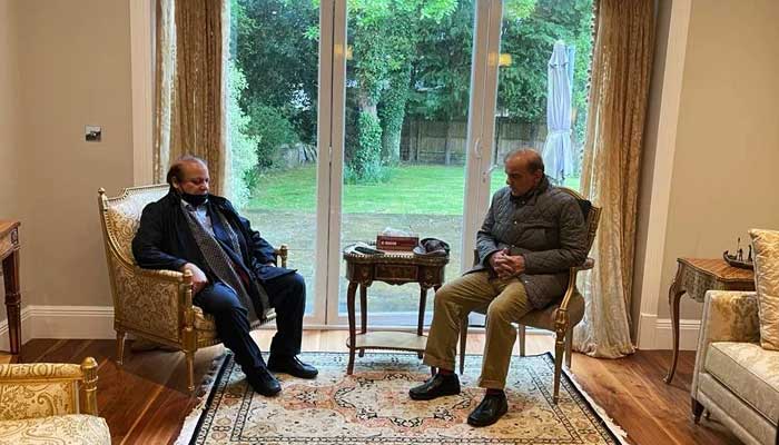 Prime Minister Shahbaz Sharif (left) meets PML-N supremo Nawaz Sharif at the Avenfield flats in London, on May 11, 2022. — The News/ File