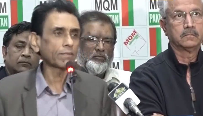 MQMP leader Khalid Maqbool Siddiqui talking to media on January 2, 2023. Screengrab of a Twitter video.