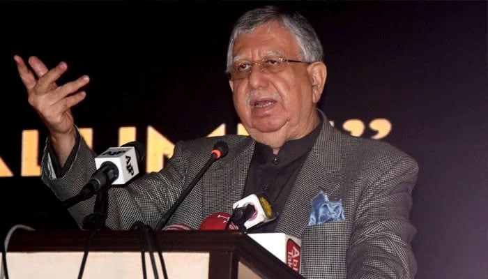 Former finance minister Shaukat Tarin addresses an Alumni celebration of Institute of Business Administration at Punjab University on December 3, 2022. —APP