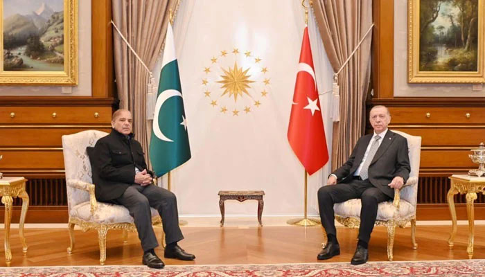 Prime Minister Shehbaz Sharif photographed with Turkish President Recep Tayyip Erdoğan upon the formers arrival at Turkish Presidency in Ankara. — Twitter/@GovtofPakistan