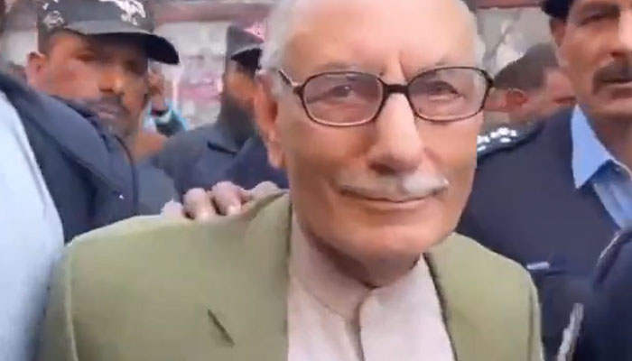 retired general Amjad Shoaib on February 27, 2023. Screengrab of a Twitter video.