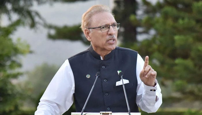 President Dr Arif Alvi speaks at an iftar hosted at the Aiwan-e-Sadr on April 6, 2023. — Facebook/PresOfPakistan