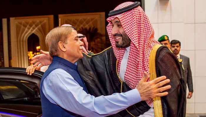 Saudi Crown Prince Mohammed bin Salman meets with Prime Minister Shehbaz Sharif in Riyadh on October 26, 2022. — SPA