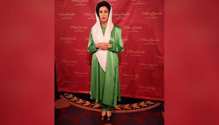 Shaheed Mohtarma Benazir Bhuttos wax statue has been unveiled at Madame Tussauds in Dubai.