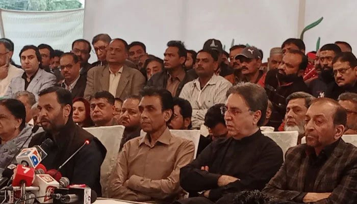 (L-R) Muttahida Qaumi Movement-Pakistan leaders Mustafa Kamal, Khalid Maqbool Siddiqui, Amir Khan, and Farooq Sattar addressing a joint press conference in Karachi on January 12, 2023. — Photo by author