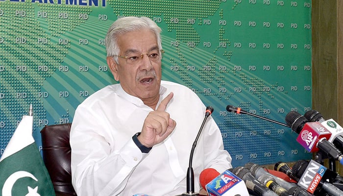 Federal Defense Minister Khawaja Muhammad Asif while addressing a press conference at Press Information Department. — APP/File