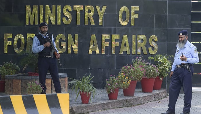 Pakistani policemen stand guard outside Pakistans Foreign Ministry building in Islamabad. — AFP/File