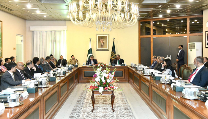 Caretaker PM Anwaar-ul-Haq Kakar while being presented a briefing during his visit to the Ministry of Foreign Affairs in Islamabad on August 24, 2023. — Online