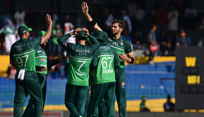 Pakistan´s Shaheen Shah Afridi (R) celebrates with teammates after taking the wicket of India´s Shubman Gill (not pictured) during the Asia Cup 2023 super four one-day international (ODI) cricket match between India and Pakistan at the R. Premadasa Stadium in Colombo on September 10, 2023. — AFP