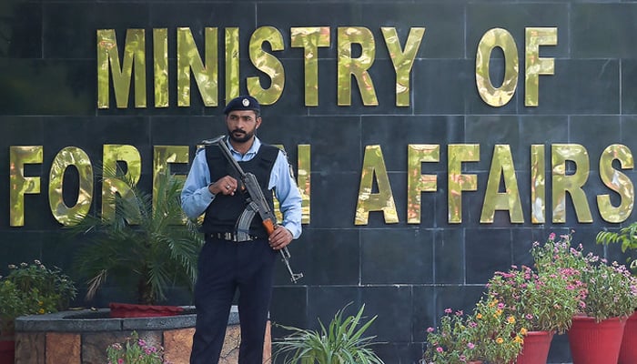 A Pakistani policeman stands guard outside Pakistans Foreign Ministry building in Islamabad. — AFP/File