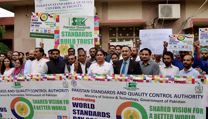 Director General PSQCA Dr HU Khan in a group photo with participants participating in the awareness walk on World Standards Day 2023 on October 16, 2023. — AFP