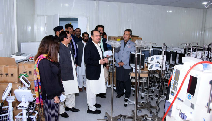 Health minister visits infectious diseases hospital. Facebook