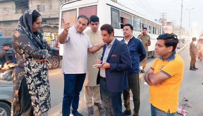 Commissioner Lahore Muhammad Ali Randhawa during his visit to Kacha Jail Road on October 22, 2023. — Facebook/Commissioner Lahore,Punjab.