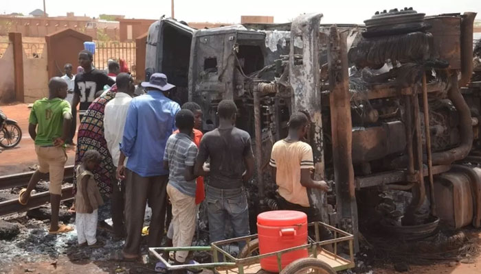 Fuel truck blast kills six in Niger