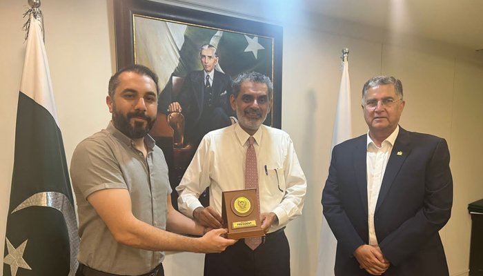 Industrialists Association Peshawar (IAP) president Ayub Zakori (left) received a shield from Chairman SECP at SECP head office on October 18, 2023. — Facebook/Industrialists Association Peshawar