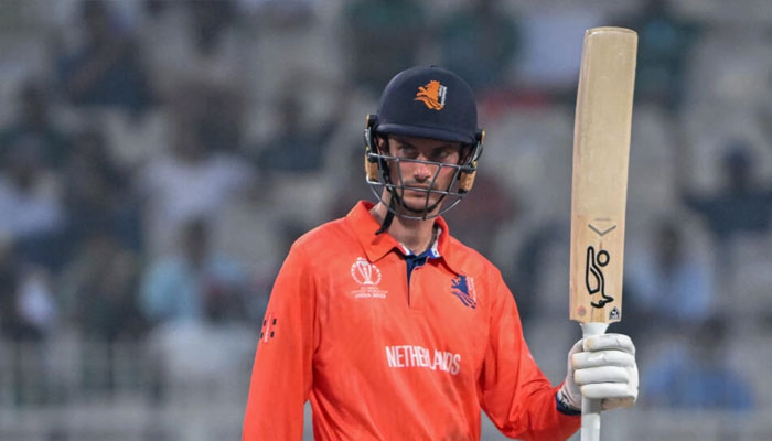 Netherlands captain Scott Edwards acknowledges the applause for his half-century against Bangladesh. — AFP