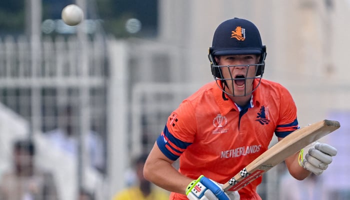 Netherlands Bas de Leede reacts after playing a shot during the 2023 ICC Mens Cricket World Cup ODI between Netherlands and Bangladesh at the Eden Gardens in Kolkata on October 28, 2023. — AFP