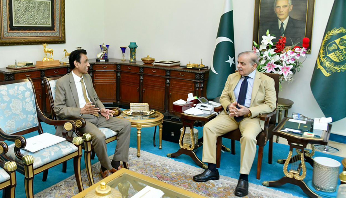 PMLN president and the then PM Muhammad Shehbaz Sharif (R) meeting with the MQM-P convener Khalid Maqbool Siddiqui in Islamabad in this picture released on June 14, 2023. — X/@GovtofPakistan
