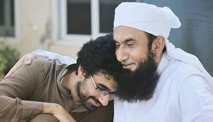 Maulana Tariq Jamil with his son. — X/@CricketwithAnas