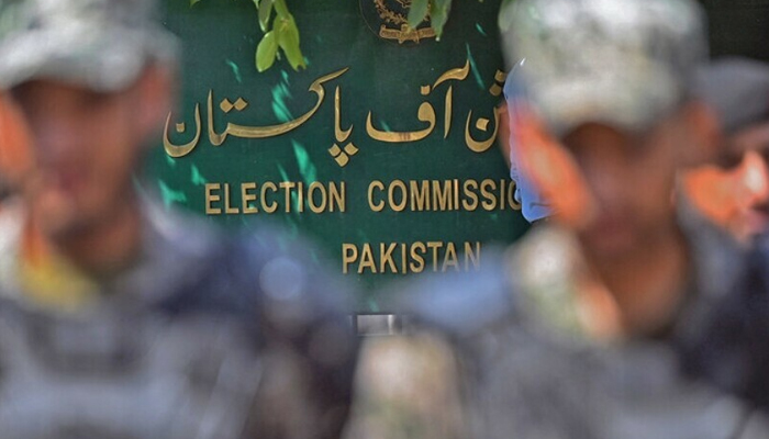 Security personnel stand guard outside the Election Commission of Pakistan (ECP) in Islamabad. — AFP/File