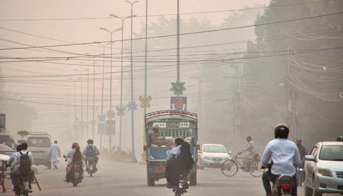 A view of smog in the city of Sargodha on November 1, 2023. — APP