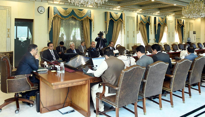 Caretaker Prime Minister Anwaar-ul-Haq Kakar chairs a meeting regarding issues related to Islamabad Capital Territory (ICT) on Nov 6, 2023. — PID